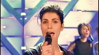 Giorgia  Di sole e dazzurro SANREMO 2001 [upl. by Anyale]