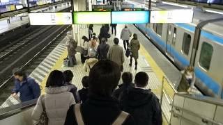 2013 Hamamatsucho Transfer from Haneda Tokyo Monorail to Yamanote Line 130228 [upl. by Adeehsar]