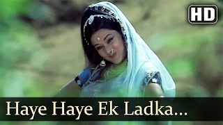 Kachche Dhaage  Haye Haye Ek Ladka Mujhko Khat Likhta Hai  Lata Mangeshkar [upl. by Enalda]