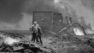 Les incendies de puits de pétrole au Koweït racontés par Salgado  Chaque photo a son histoire [upl. by Eeneg]